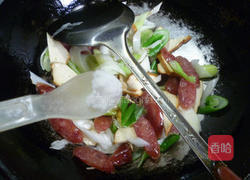 香干腊肠炒大葱的做法图解9