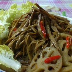 凉拌黄花菜莲藕的做法[图]