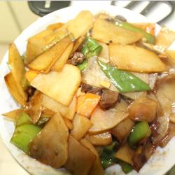 瞳氏土豆片炒尖椒的做法[图]