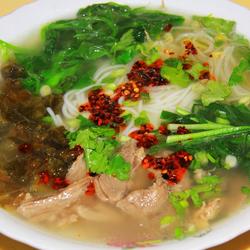 红油酸菜羊肉米线的做法[图]