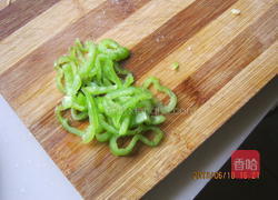 玉米粒披萨的做法图解3