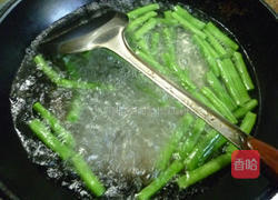 火腿肠香干炒梅豆的做法图解6