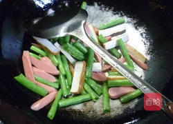火腿肠香干炒梅豆的做法图解8