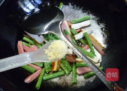 火腿肠香干炒梅豆的做法图解11
