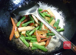 火腿肠香干炒梅豆的做法图解12