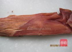 白萝卜炒鱿鱼的做法图解1