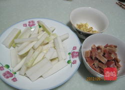 白萝卜炒鱿鱼的做法图解2