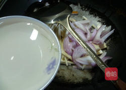 洋葱香干炒茭白的做法图解8
