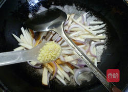 洋葱香干炒茭白的做法图解12