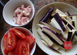 双茄炒肉丝的做法图解1