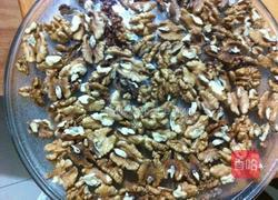 琥珀核桃仁的做法图解2