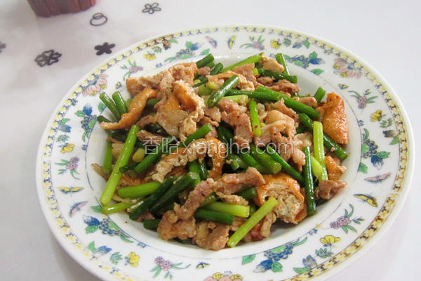 猪肉蒜苔炒油豆腐