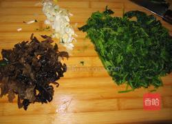 菠菜肉丸汤的做法图解1