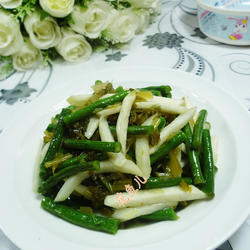 雪菜茭白炒带豆的做法[图]
