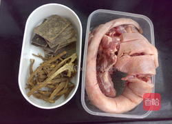 杜仲猪尾汤的做法图解1