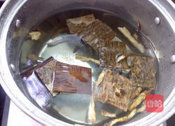 杜仲猪尾汤的做法图解4