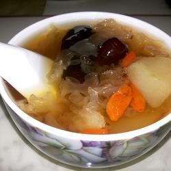 银耳雪梨汤的做法[图]