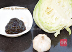 蒜蓉包菜丝的做法图解1