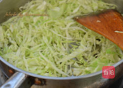 蒜蓉包菜丝的做法图解5
