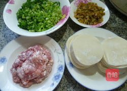 芹菜猪肉馅饺子的做法图解1