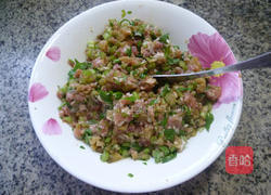 芹菜猪肉馅饺子的做法图解7