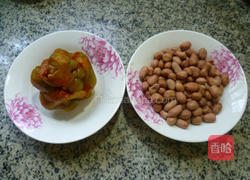 榨菜炒花生米的做法图解1