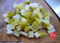 榨菜炒花生米的做法图解3