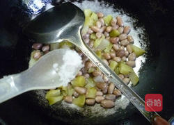 榨菜炒花生米的做法图解10