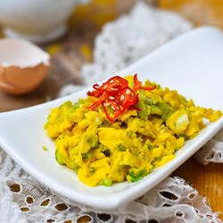 土鸡蛋炒芹菜的做法[图]