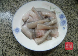 榨菜烧虾潺的做法图解2