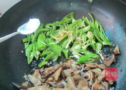 辣椒炒猪舌子的做法图解4