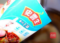 上汤菠菜鸡蛋面的做法图解1