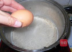 上汤菠菜鸡蛋面的做法图解3