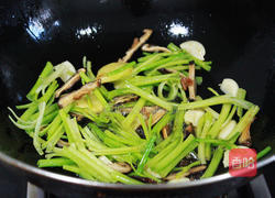 芹菜香干炒肉片的做法图解5