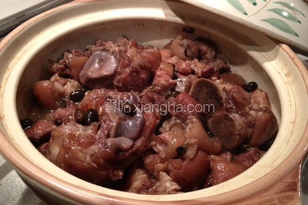 黑豆焖猪蹄