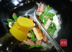 青椒火腿肠炒香干的做法图解8