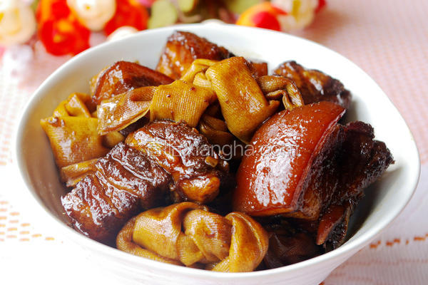 五花肉烧百叶结