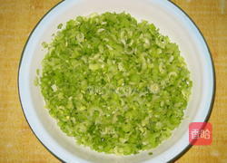 牛肉芹菜水饺的做法图解1