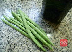 橄榄菜拌梅豆的做法图解1