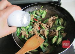 肉丝炒黄秋葵的做法图解7