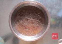 自制酸辣粉的做法图解1