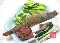 大虾烂面条的做法图解2