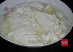 皮蛋豆腐的做法图解1