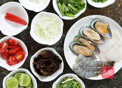 泰式海鲜沙拉的做法图解1