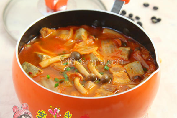 黑豆腐泡菜锅