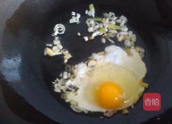 葱油鸡蛋青菜面的做法图解2