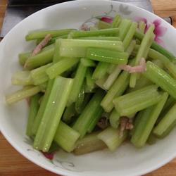 药芹炒肉丝的做法[图]