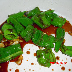蒜香焖辣椒的做法[图]