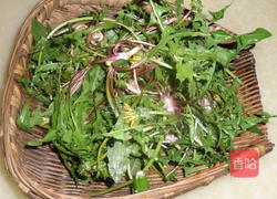 蒲公英鸡蛋汤的做法图解2