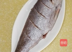 金蒜烧米鱼的做法图解2